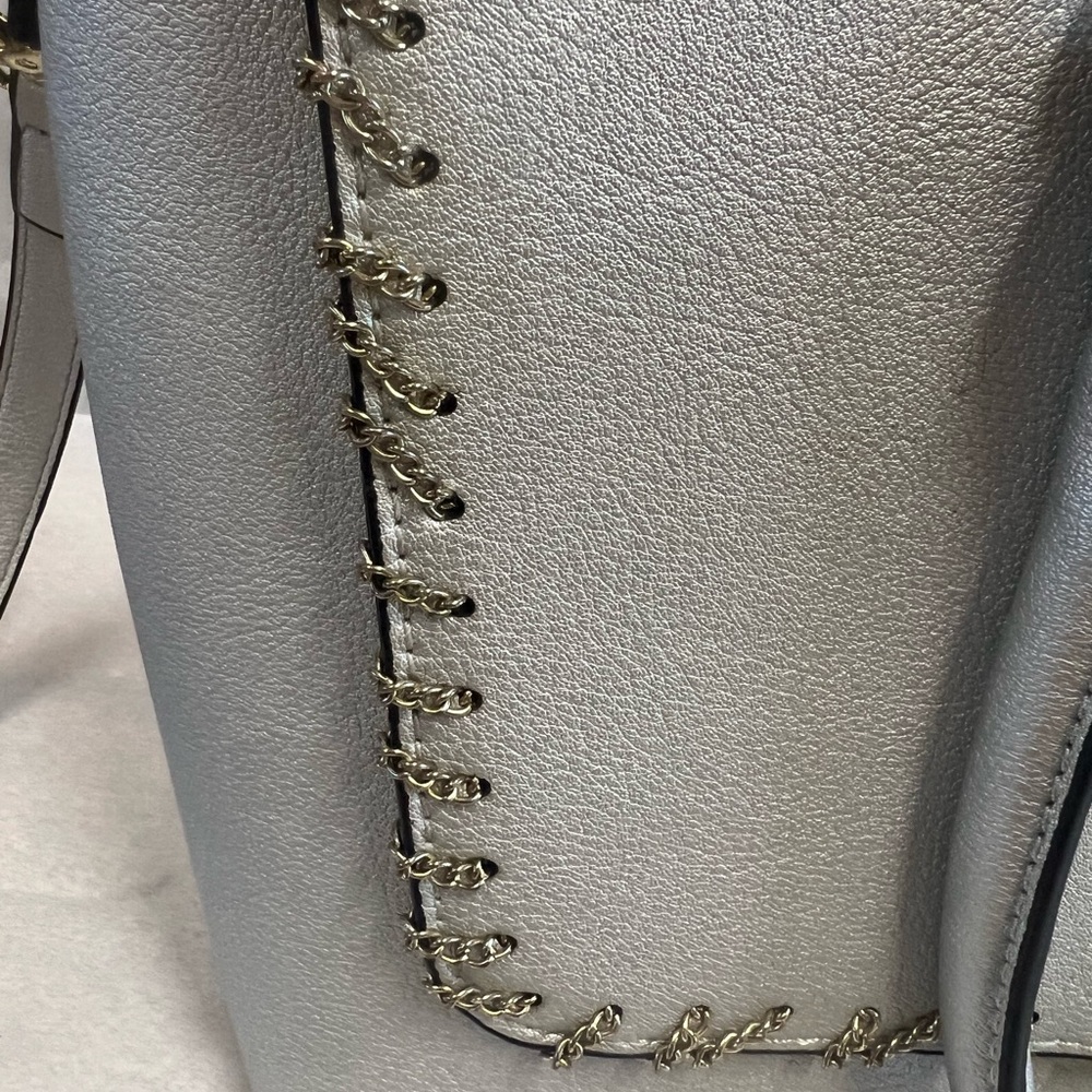 Chic Silver Satchel with Gold Details - Picture 6 of 8